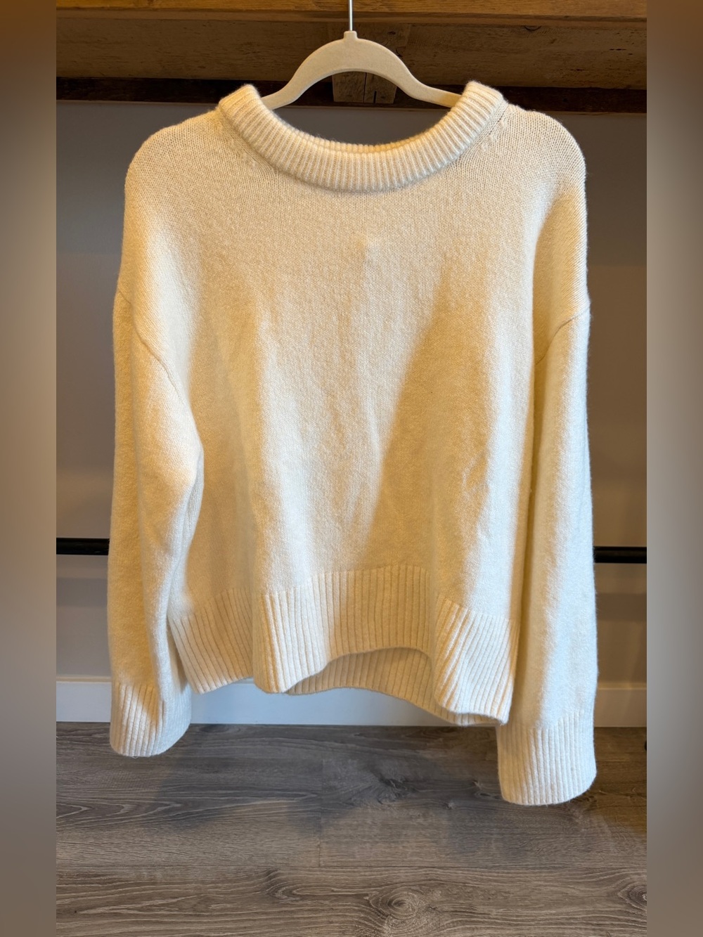 NWT H&M WHITE/CREAM SWEATER L